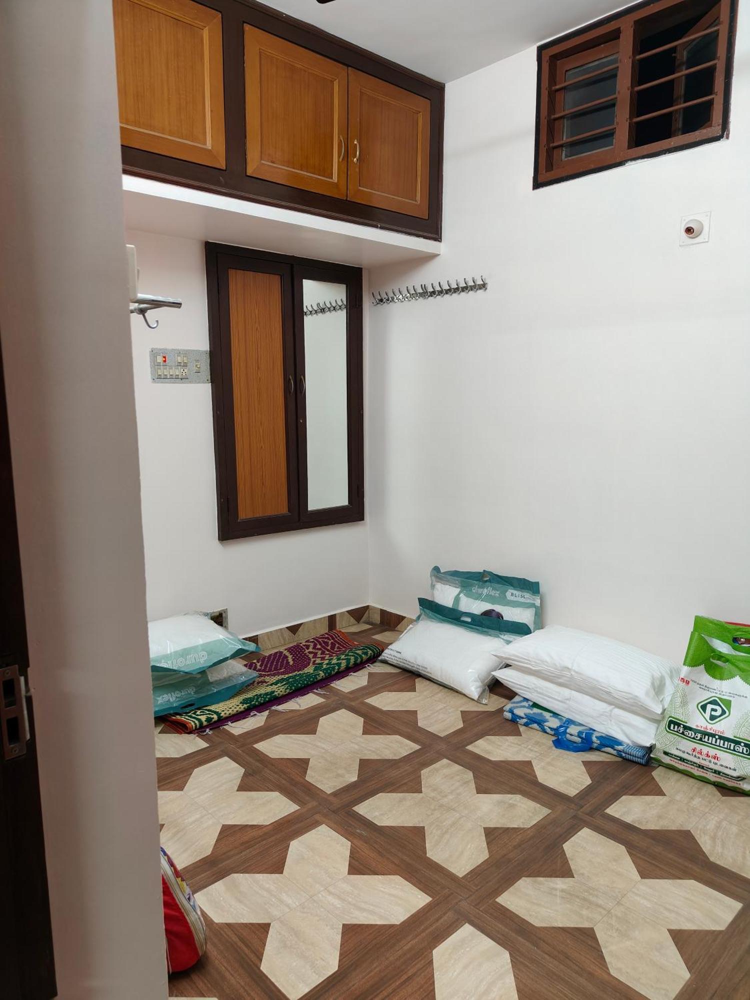 Guru Krupa Home Stay Tiruvannamalai Ngoại thất bức ảnh